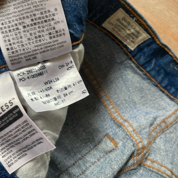 Levi’s 501s Medium Wash Jeans - Picture 7 of 11